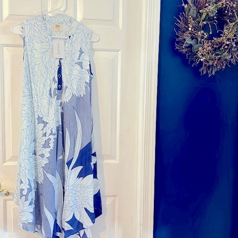 NWT Women’s Seven Islands Blue & White 100% Rayon Floral Dress Size Medium